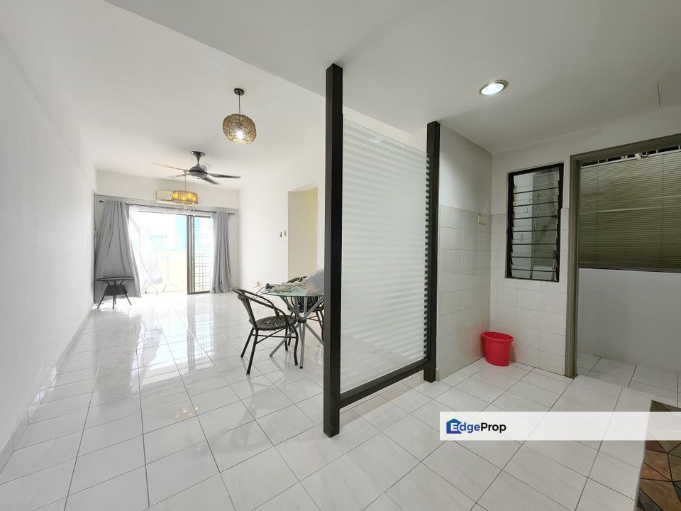 Partially Renovated Vista Millennium Apartment near LRT Taman Puchong Perdana Puchong, Selangor, Puchong