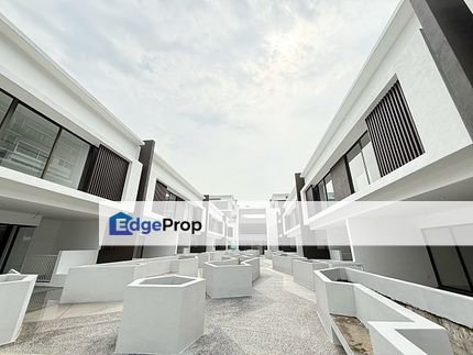 New 3 Storey House, 26 Ara Ville, Kayu Ara, Bandar Utama Petaling Jaya, Selangor, Petaling Jaya