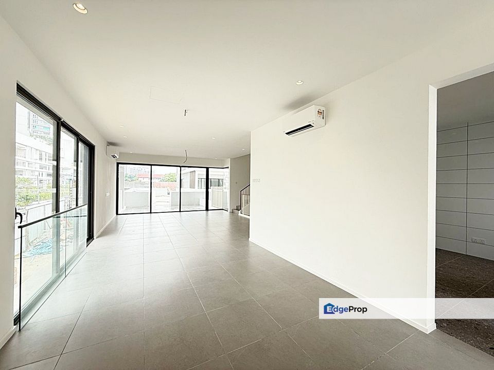 New 3 Storey House, 26 Ara Ville, Kayu Ara, Bandar Utama Petaling Jaya, Selangor, Petaling Jaya