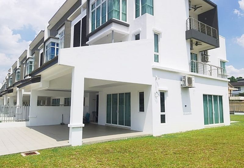 Vista Paramount Residence