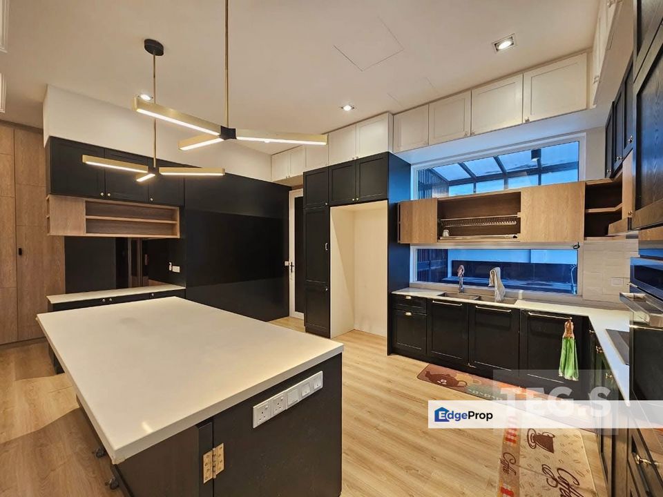 Cozy Renovation & with Lift ❤️‍🔥 2.5 Storey Bungalow for SALE | Sri Suria, Bukit Rimau, Shah Alam , Selangor, Shah Alam