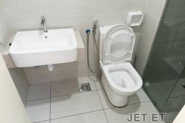 Gravit8 @ Klang South