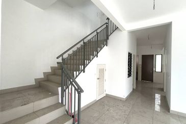 Elmeri (Dillenia Series), Setia Alam