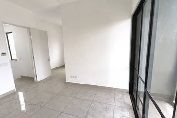 Elmeri (Dillenia Series), Setia Alam