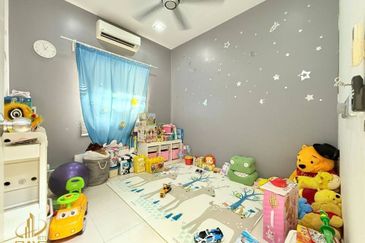 Indah 10, Setia Alam