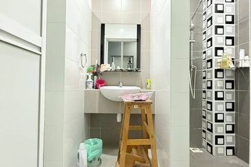 Indah 10, Setia Alam