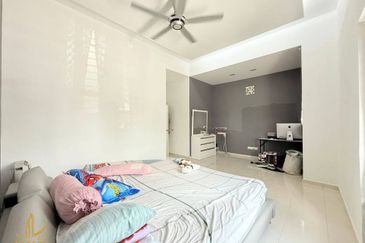 Indah 10, Setia Alam