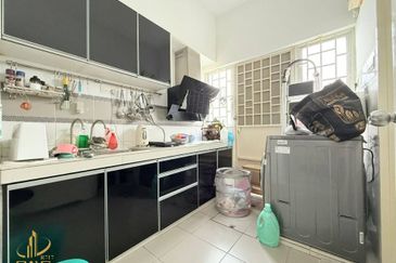 Indah 10, Setia Alam