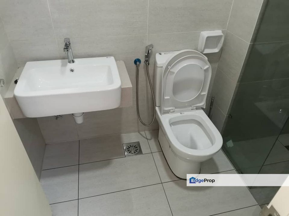 Fully Furnished with Pool View 🌟 18th Floor Service Apartment House for SALE | Gravit8, Kota Bayuemas, Klang, Selangor, Klang