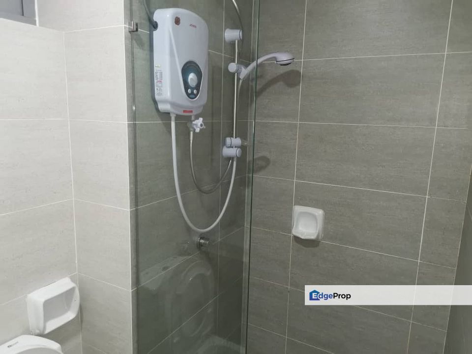 Fully Furnished with Pool View 🌟 18th Floor Service Apartment House for SALE | Gravit8, Kota Bayuemas, Klang, Selangor, Klang