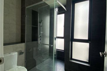 Luxura Residence @ twentyfive.7