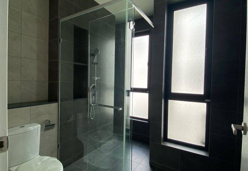 Luxura Residence @ twentyfive.7