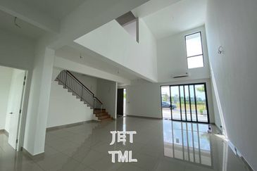 Luxura Residence @ twentyfive.7