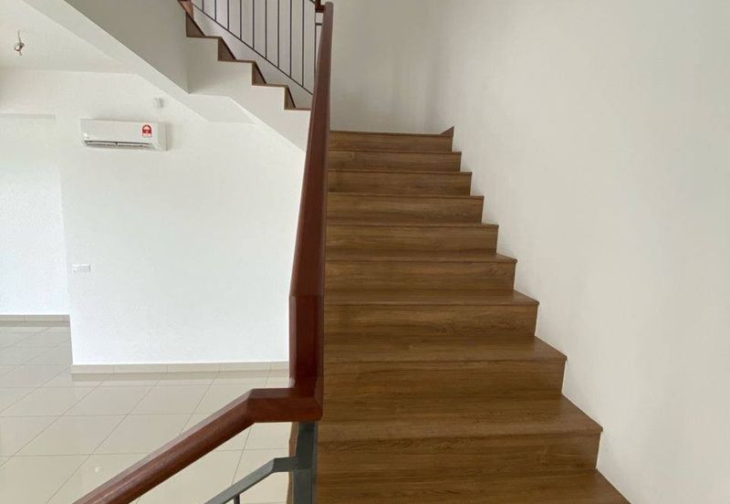 Luxura Residence @ twentyfive.7