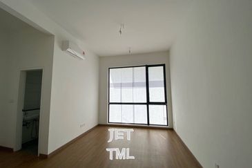 Luxura Residence @ twentyfive.7