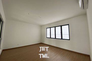 Luxura Residence @ twentyfive.7