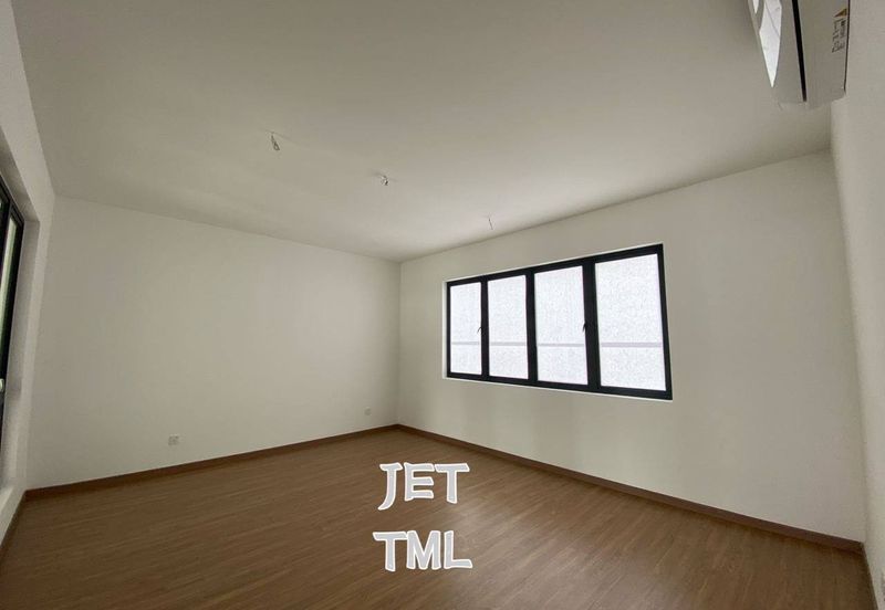 Luxura Residence @ twentyfive.7