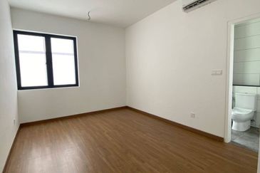 Luxura Residence @ twentyfive.7