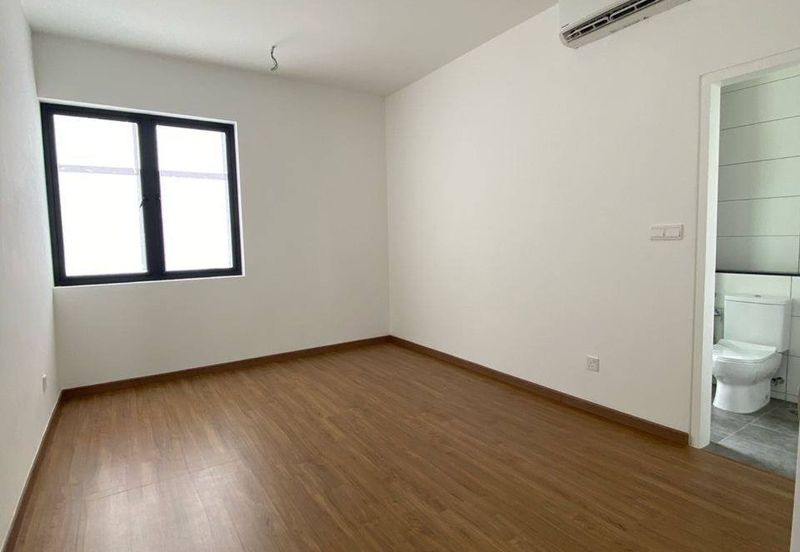 Luxura Residence @ twentyfive.7