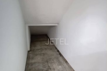 Bayu Tinggi Commercial Centre -Taipan