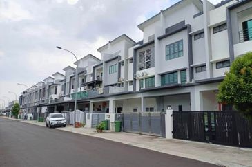 BRAND NEW + Spacious 2.5 Storey ✅️ Terrace House for SALE | Taman Sri Gadong, Telok Gadong Besar, Klang  全新 + 宽敞2.5层 ✅️ 排屋出售 | 巴生, Sri Gadong花园