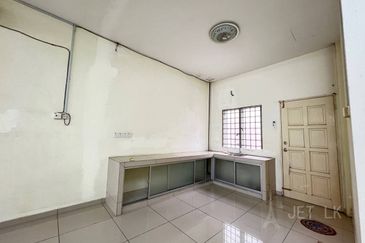 Bayu Tinggi Commercial Centre -Taipan