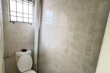 Bayu Tinggi Commercial Centre -Taipan