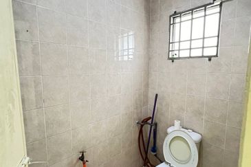 Bayu Tinggi Commercial Centre -Taipan