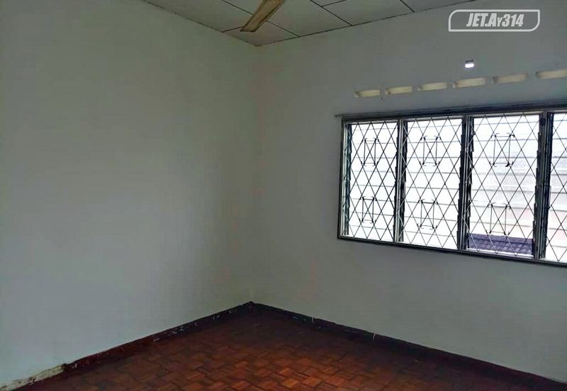 Taman Wangi (Tepi Sungai)