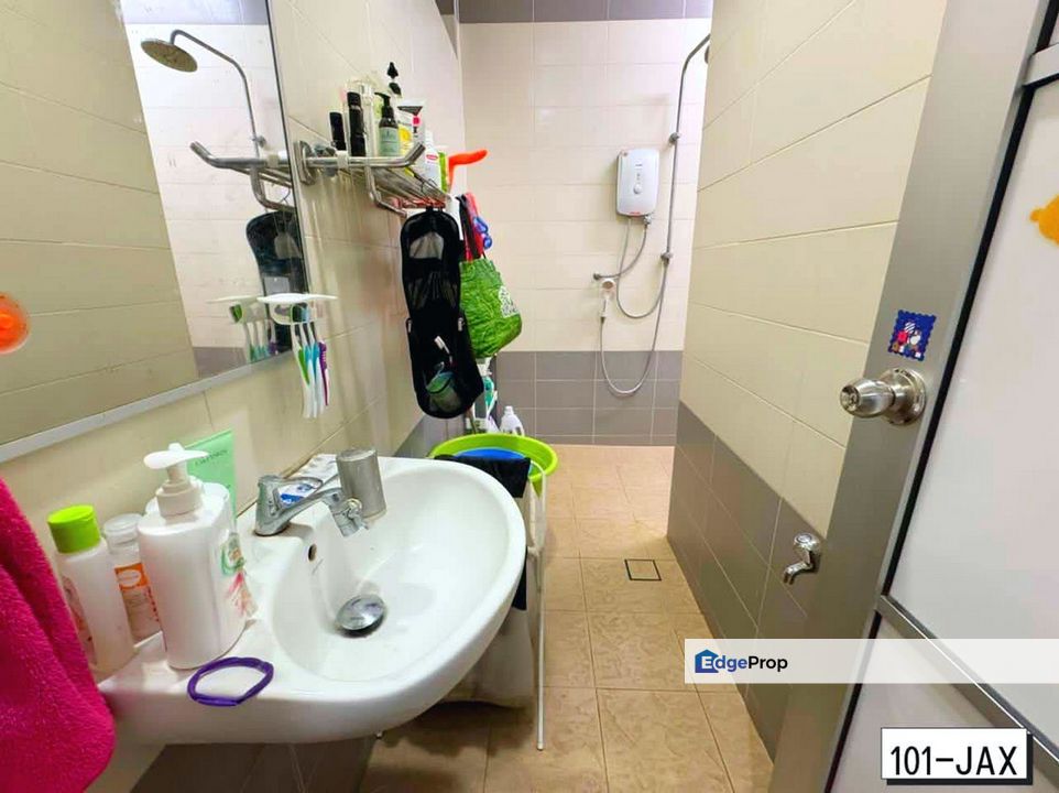 Bright & Joyful 🌞 Renovated Terrace for SALE @ Bukit Raja, Klang │ 明亮喜悦 • 单层排屋 待售, Selangor, Klang