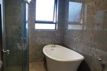 Forest City Golf Resort, Gelang Petah