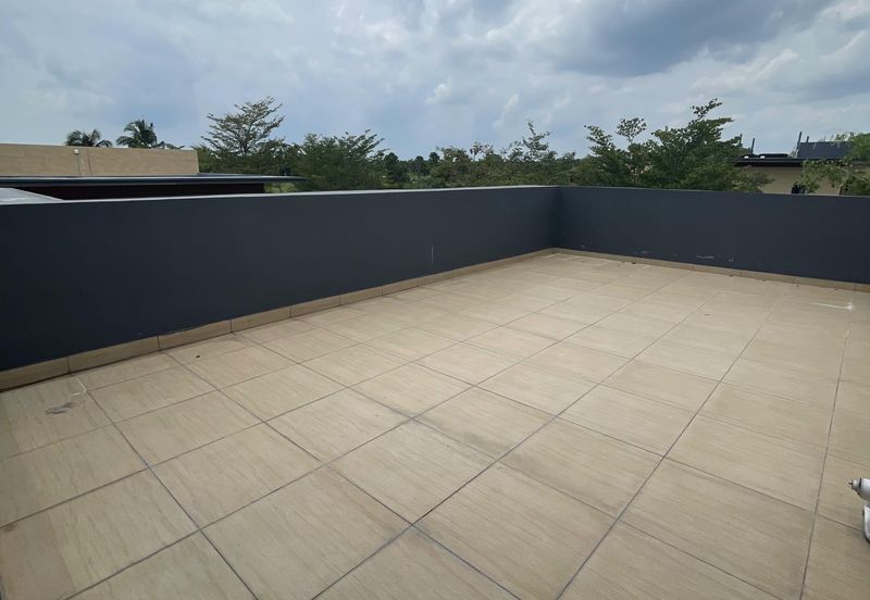 Forest City Golf Resort, Gelang Petah