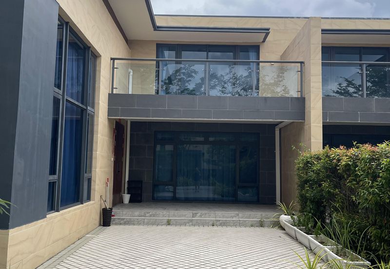 Forest City Golf Resort, Gelang Petah