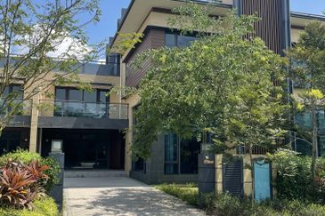 Forest City Golf Resort, Gelang Petah