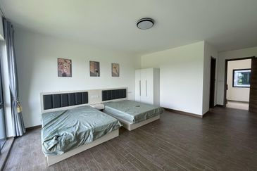 Forest City Golf Resort, Gelang Petah