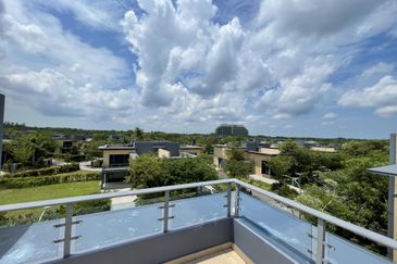 Forest City Golf Resort, Gelang Petah