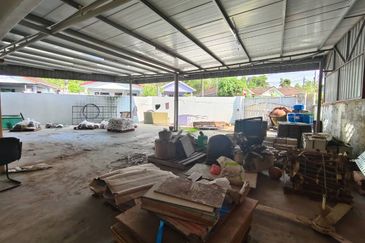 For Sale- Taman Nesa Single Storey Rare Corner Lot