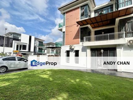 3 storey cluster corner unit with big land, Johor, Skudai