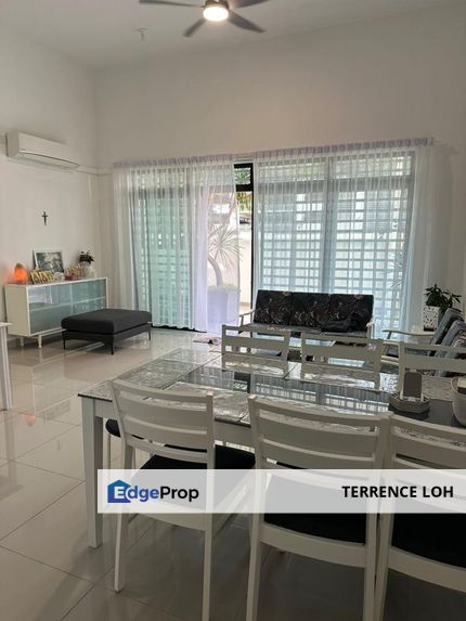 Fully furnished unit with extra land at Taman Austin, Johor, Johor Bahru