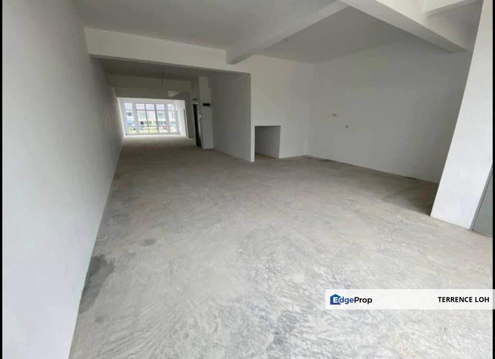 Facing main road shoplot , Johor, Senai