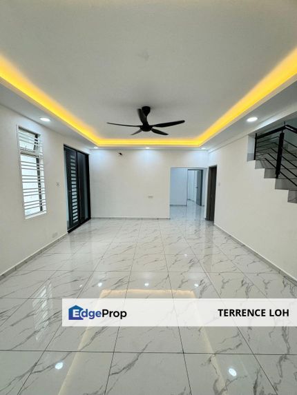 Huge corner lot with nice renovation, Johor, Masai