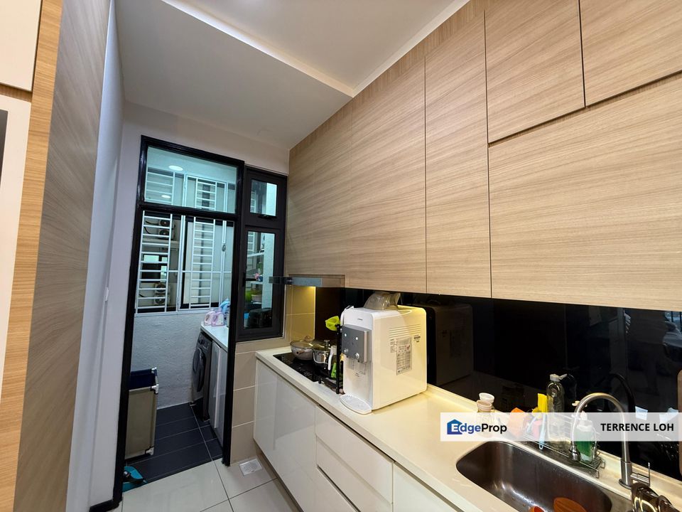 Beautifully renovated unit with good access to highways, Johor, Johor Bahru