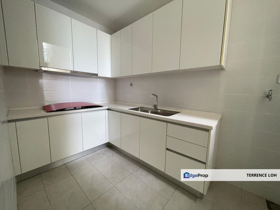 Sea view high floor unit at JB downtown, Johor, Johor Bahru