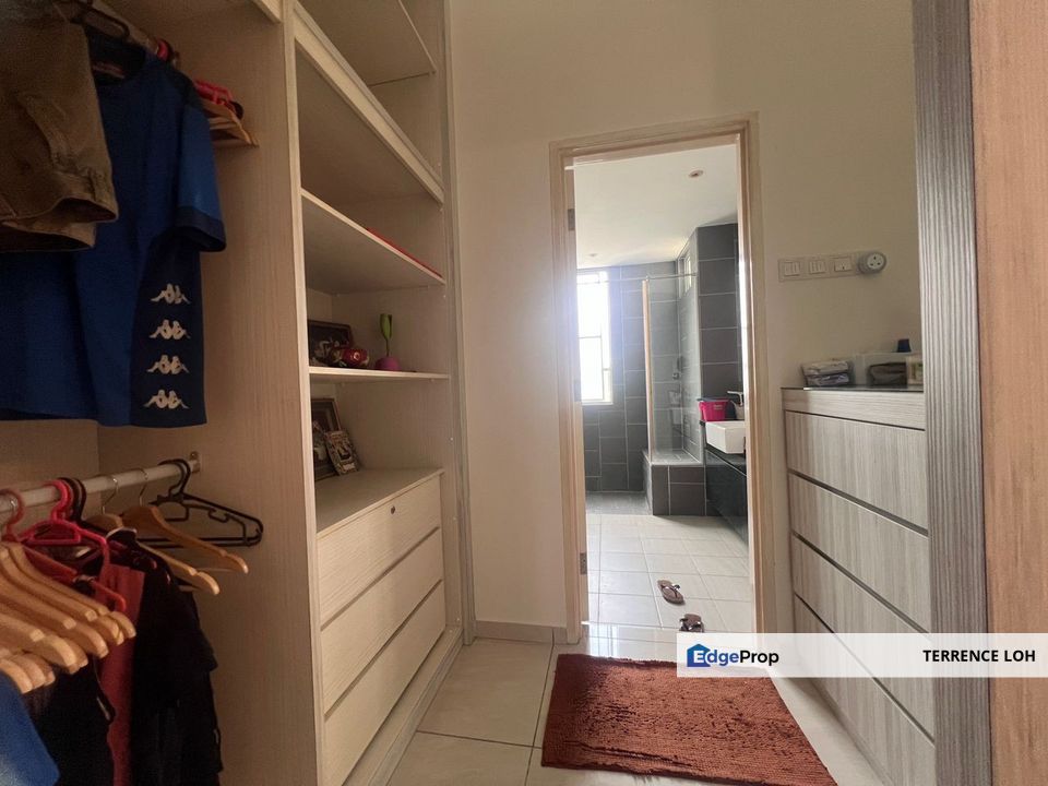 Nicely renovated with warmth cluster at quiet precint, Johor, Nusajaya