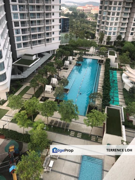 Swimming pool view low floor unit , Johor, 