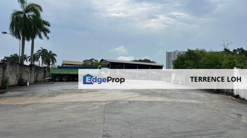 Strategically located on the main road, Johor, Masai
