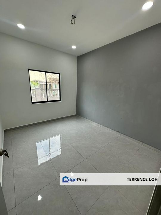 Huge semi D nearby Seri Alam walking distance to bus station, Johor, Masai