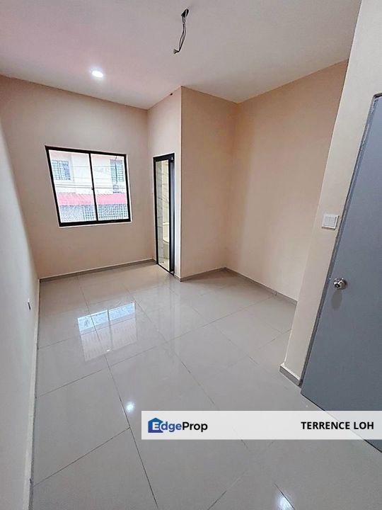 Luxuriously renovated terrace with good access to conveniences, Johor, Johor Bahru