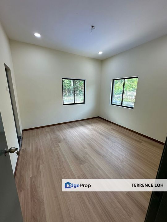 Huge size semi D with good access to main roads, Johor, Masai