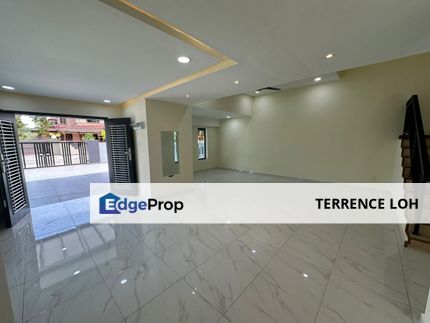 Huge size semi D with good access to main roads, Johor, Masai